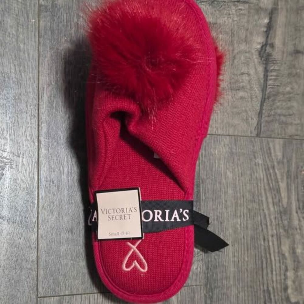 Victoria's Secret Red Pom-Pom Slippers Size Small 5-6